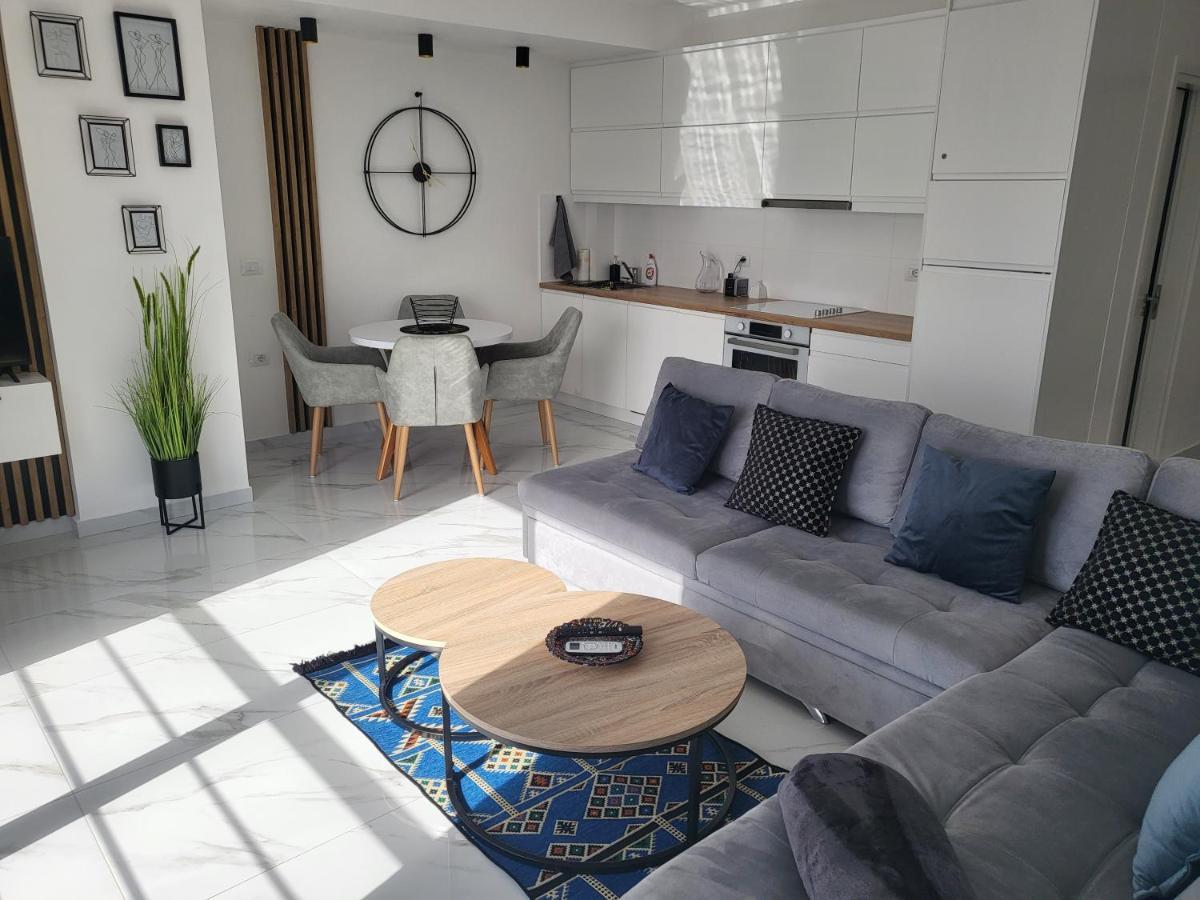 Stella Apartment Sarandë Esterno foto